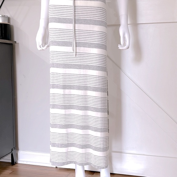 FINAL PRICE!!! NWOT Lily & Lola On Or Off Shoulder Striped Ruffle Maxi Dress - Picture 7 of 9